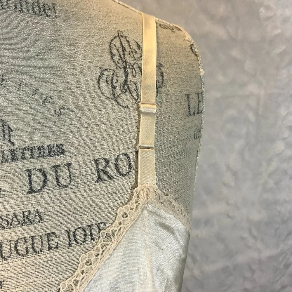 Vintage 90's Vanity Fair Full Slip Nylon Lingerie sexy Boudoir - Picture 3 of 7